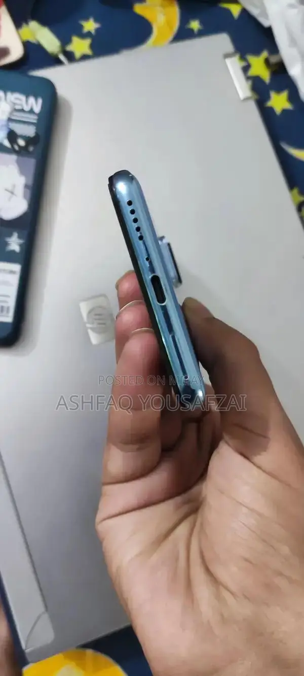 Mid-Range Gaming Smartphone with Cracked Display