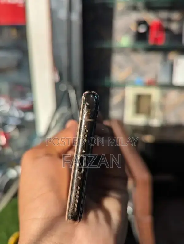 Apple iPhone XS 256GB Unlocked Smartphone