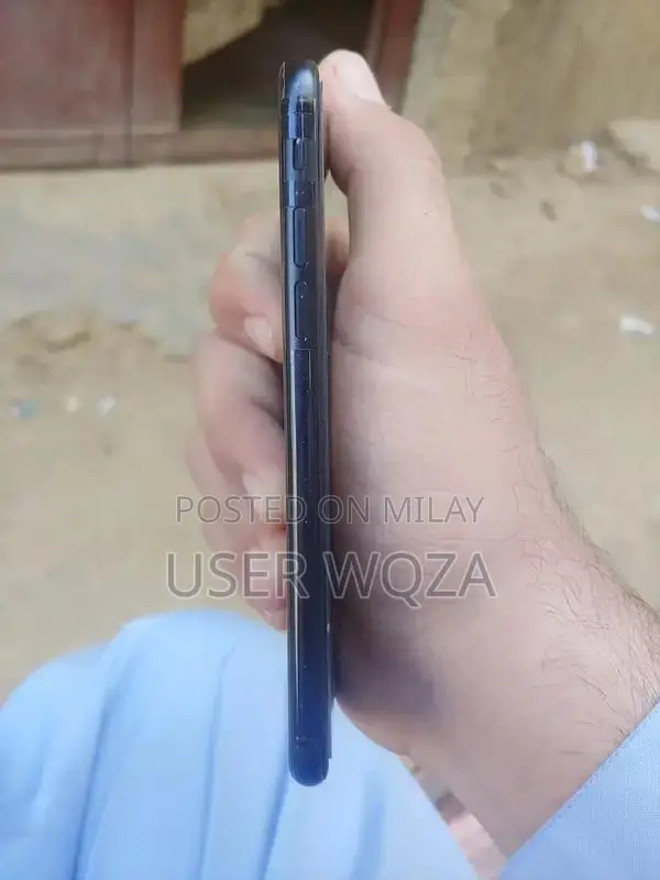 Apple iPhone SE 2020 Unlocked Smartphone with A11 Bionic Chip