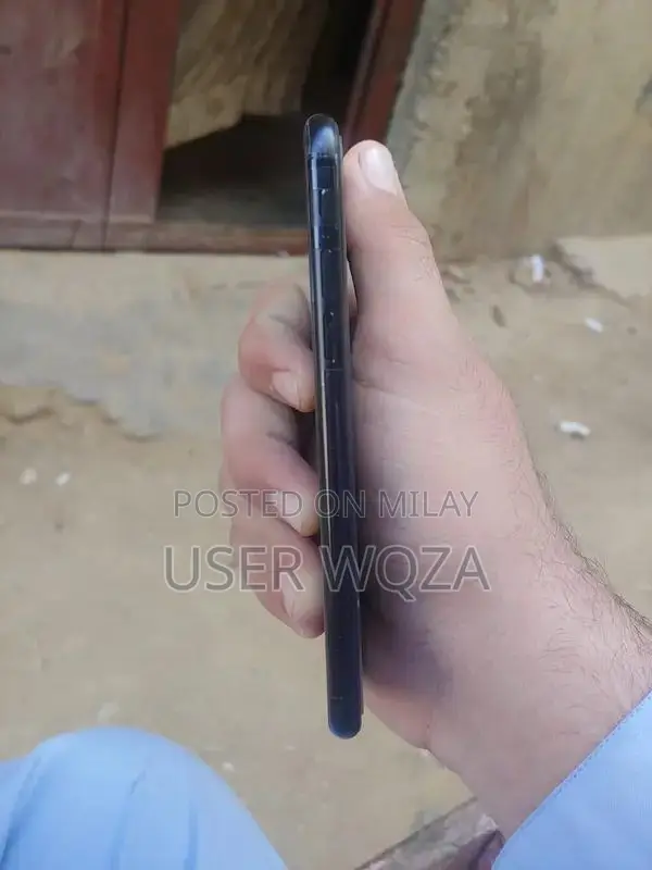 Apple iPhone SE 2020 Unlocked Smartphone with A11 Bionic Chip