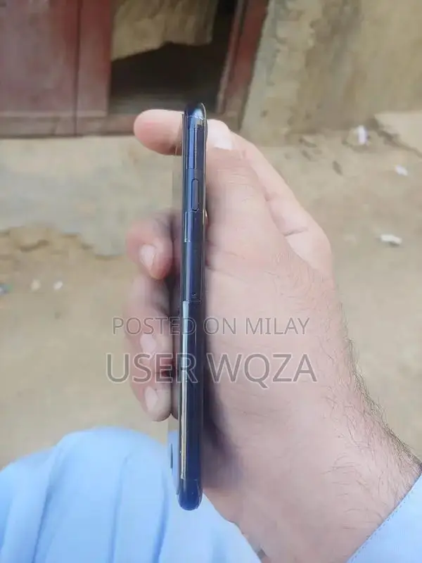 Apple iPhone SE 2020 Unlocked Smartphone with A11 Bionic Chip