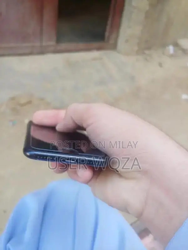 Apple iPhone SE 2020 Unlocked Smartphone with A11 Bionic Chip