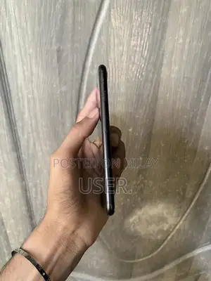 Apple iPhone SE 2020 64GB Unlocked Smartphone