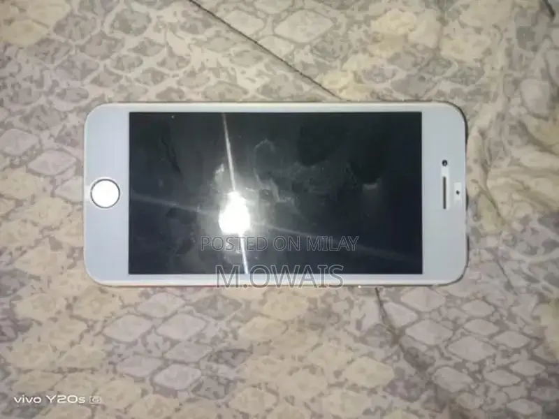 Apple iPhone 8 64GB Unlocked Smartphone - Pristine Condition