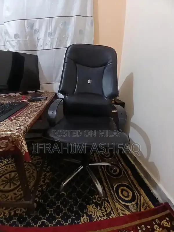 Leather Office Chair - Comfortable Seating Solution