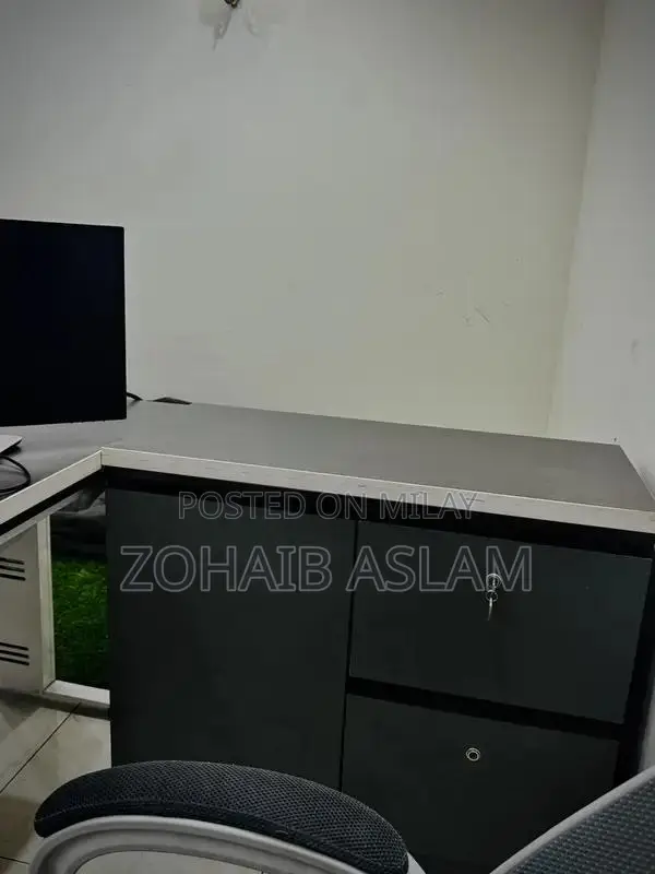 Modern Office Executive Desk with Side Table - 6 Feet