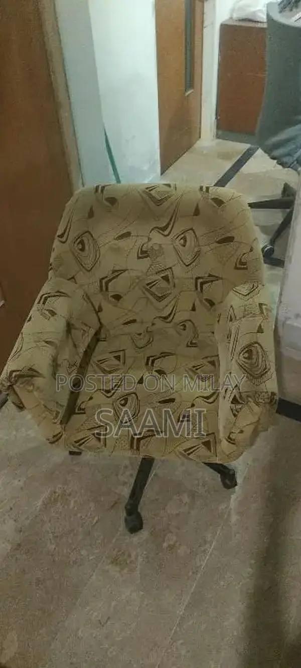 Professional Office Tables for Modern Workspaces