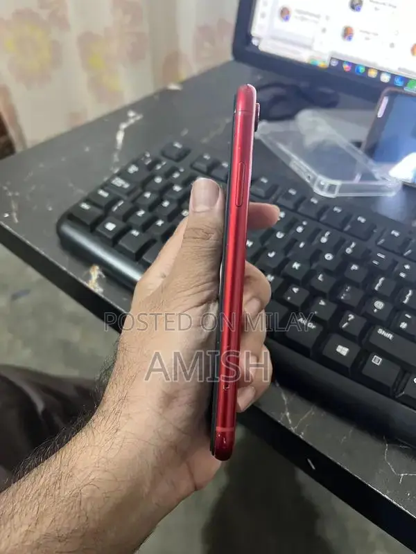 Apple iPhone XR 128GB Smartphone with Minor Speaker Issue