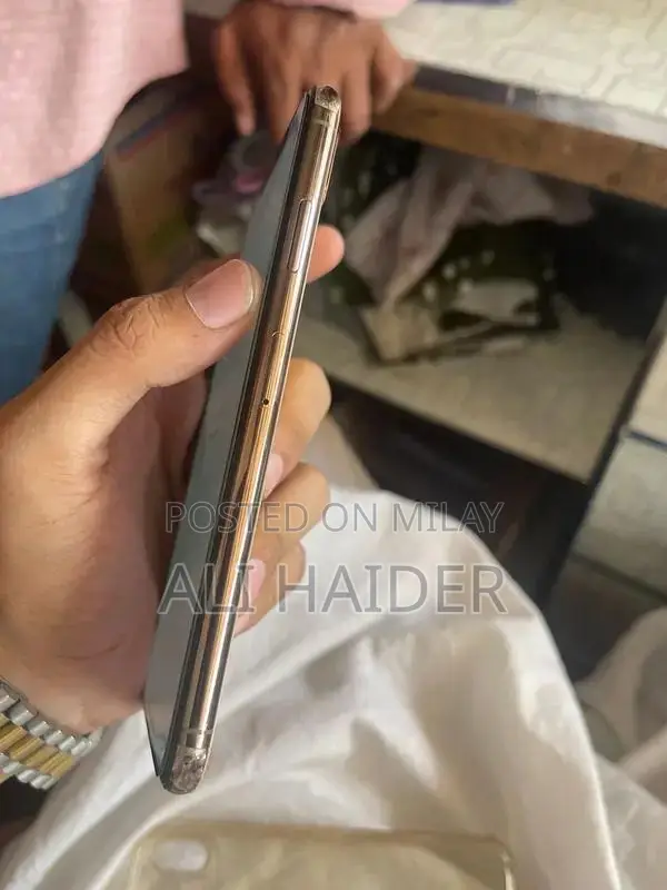 iPhone XS Max 64GB Smartphone - Premium Mobile Device