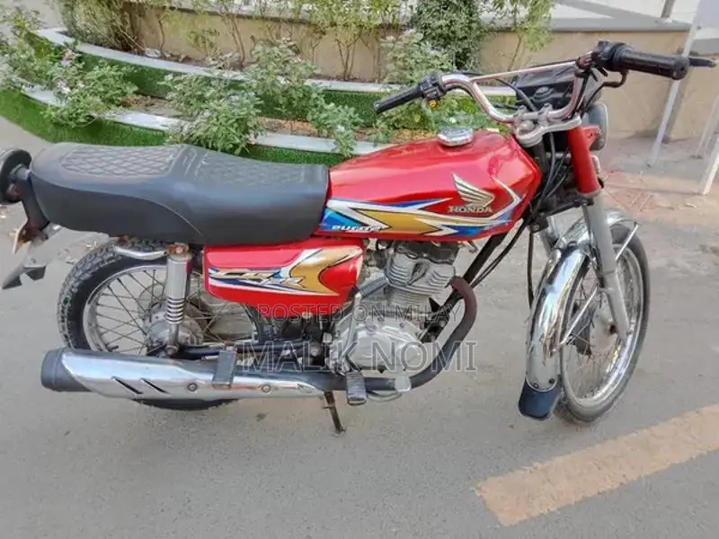 Honda 125cc Motorcycle - Single Cylinder Compact Ride