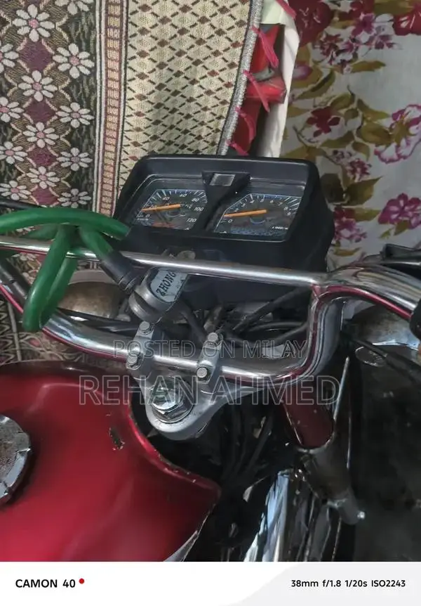 Honda 125cc Single Cylinder Motorcycle with Kick Start