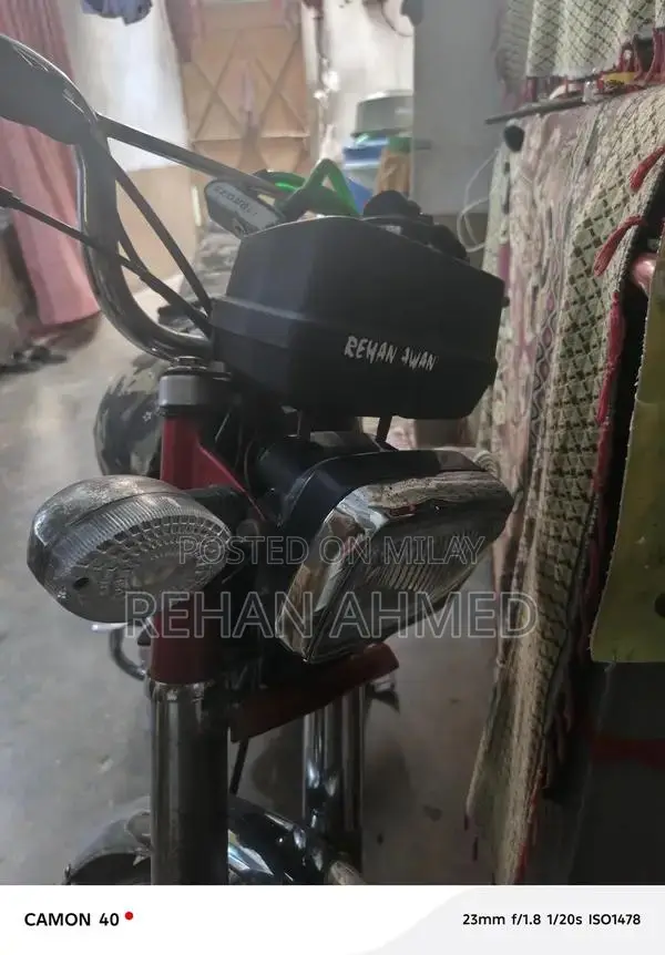 Honda 125cc Single Cylinder Motorcycle with Kick Start