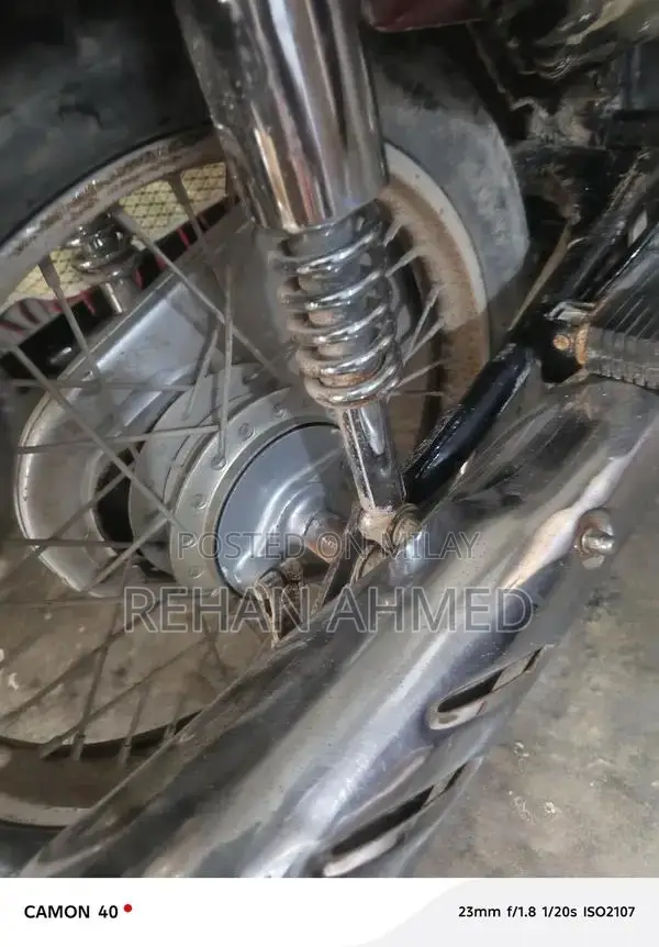 Honda 125cc Single Cylinder Motorcycle with Kick Start