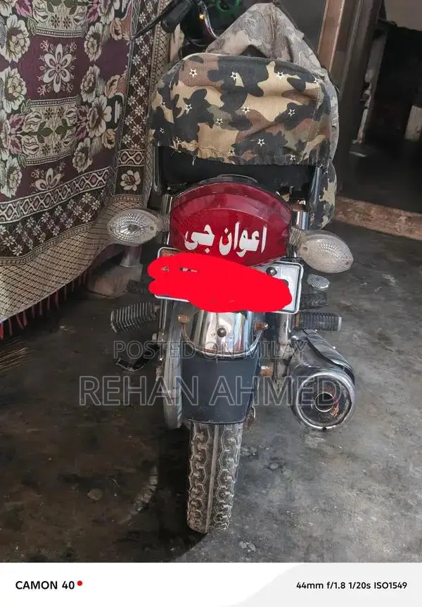 Honda 125cc Single Cylinder Motorcycle with Kick Start