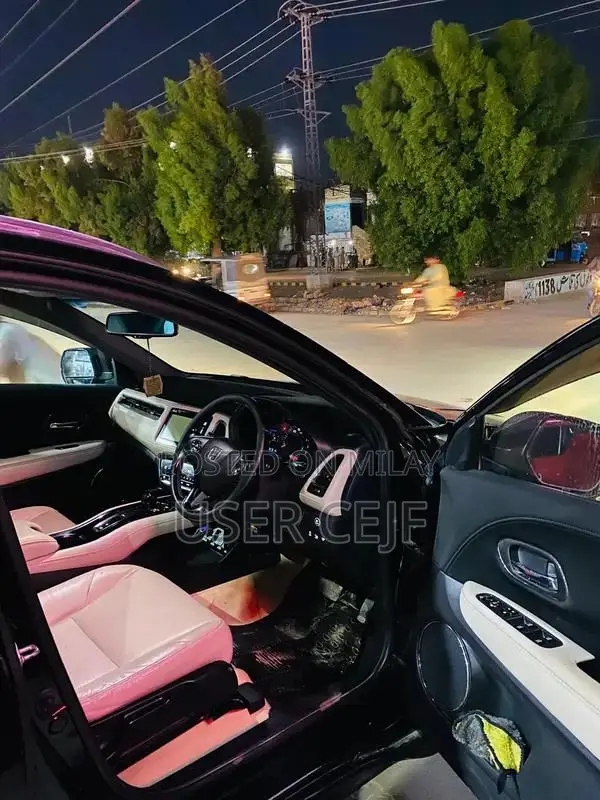 Honda Vezel Z Sensing SUV - Black Exterior, White Interior