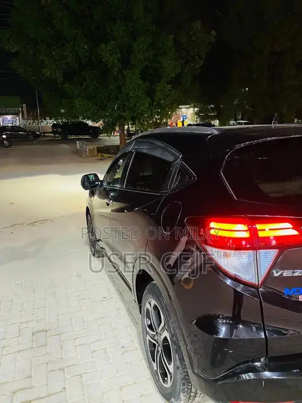 Honda Vezel Z Sensing SUV - Black Exterior, White Interior