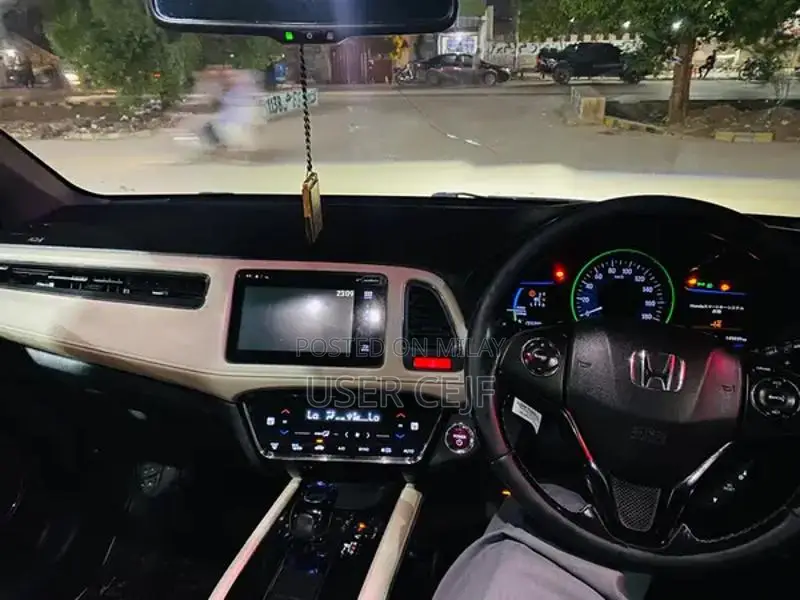 Honda Vezel Z Sensing SUV - Black Exterior, White Interior