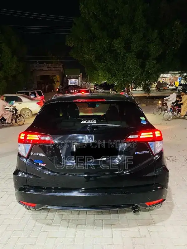 Honda Vezel Z Sensing SUV - Black Exterior, White Interior