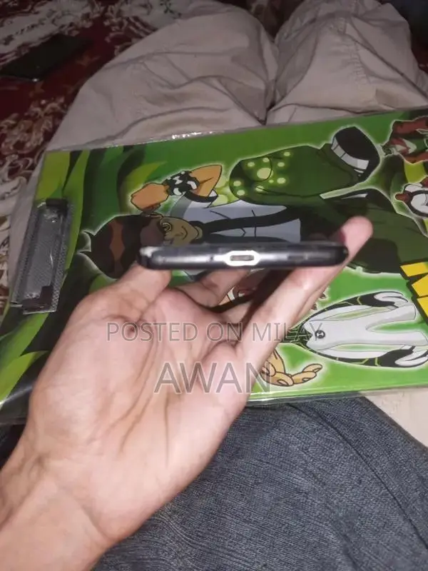 OnePlus 8 5G Smartphone with Advanced Wireless Technology