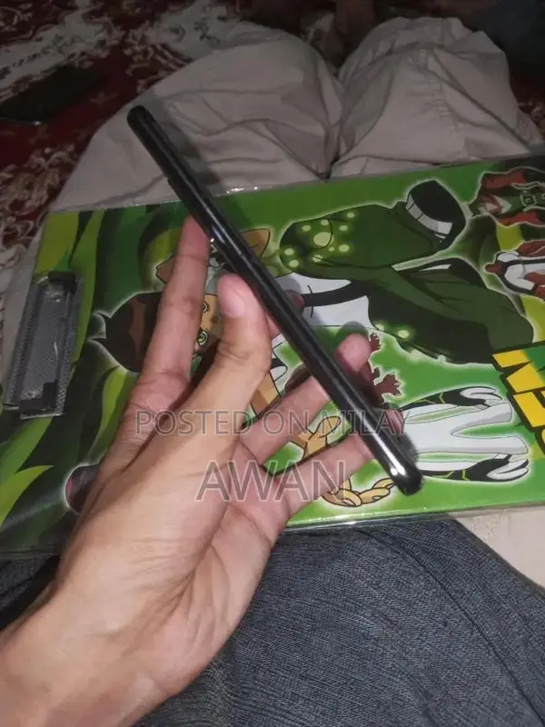 OnePlus 8 5G Smartphone with Advanced Wireless Technology