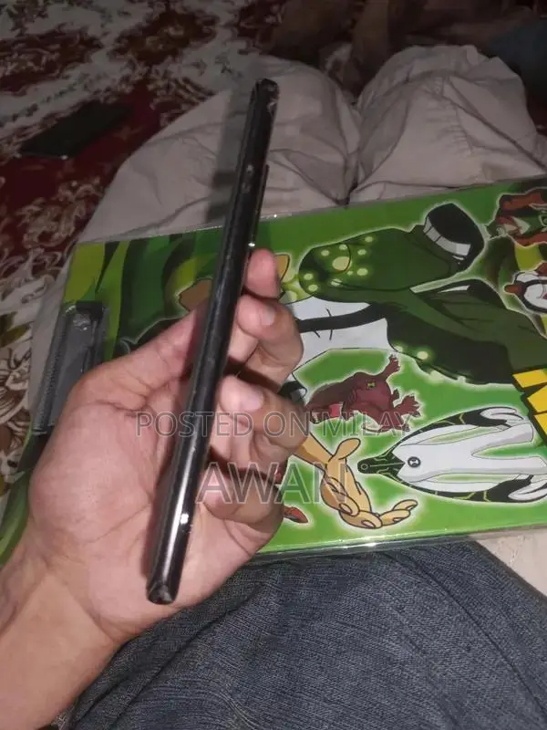 OnePlus 8 5G Smartphone with Advanced Wireless Technology