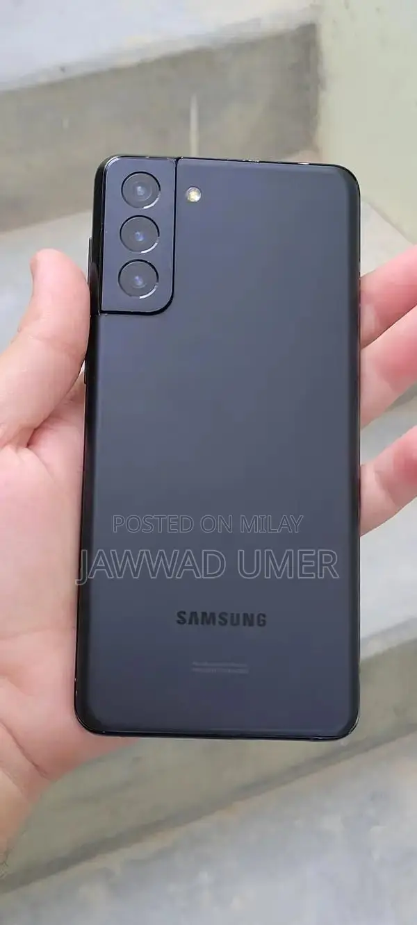 High-Performance Smartphone with Excellent Battery and No Defects