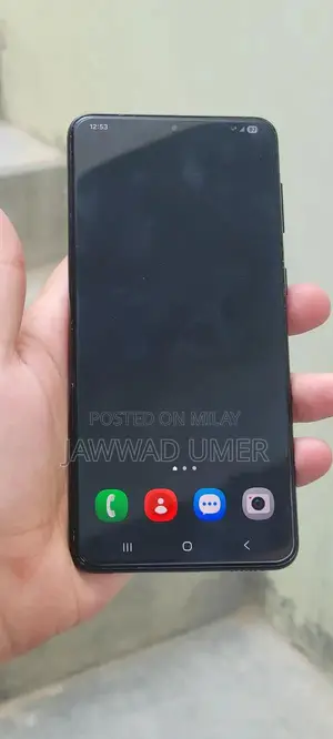 High-Performance Smartphone with Excellent Battery and No Defects