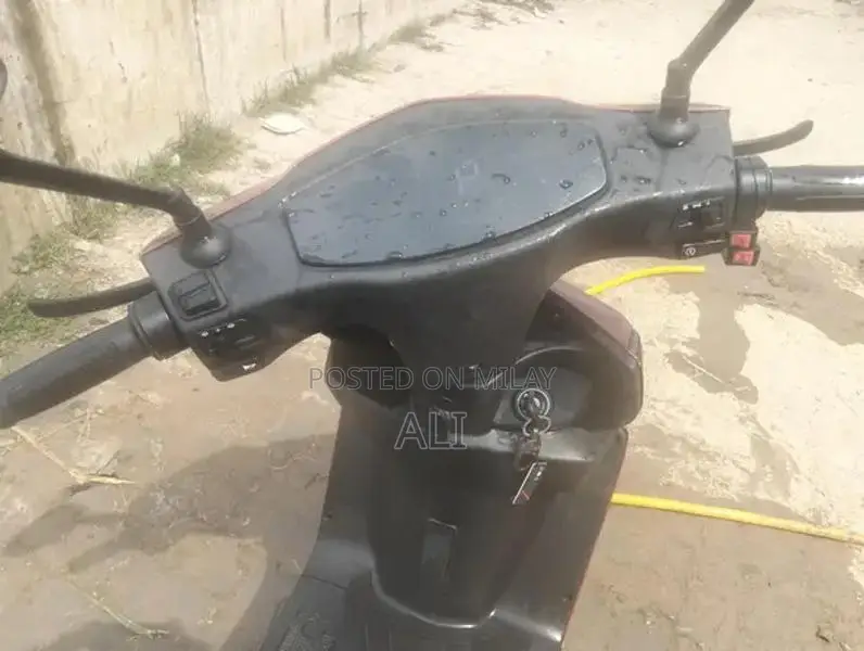 High-Performance Electric Scooty 1000W Azadi Pro Model