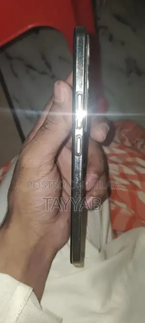 Pristine Condition Smartphone with Full Accessories