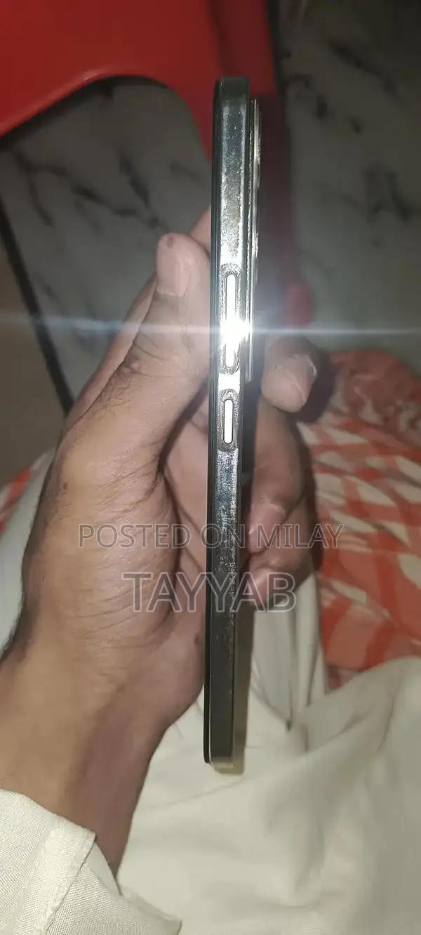 Pristine Condition Smartphone with Full Accessories