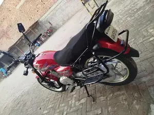 Suzuki GS Motorcycle - Single Rider Vehicle