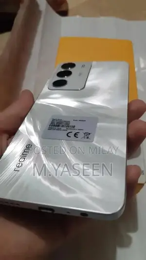 Slim Smartphone with High Refresh Rate and Advanced Camera System