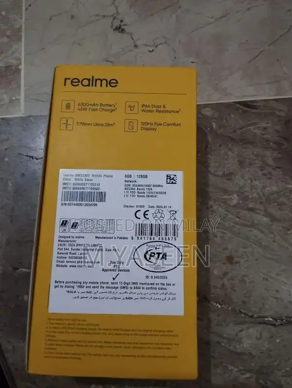 Slim Smartphone with High Refresh Rate and Advanced Camera System