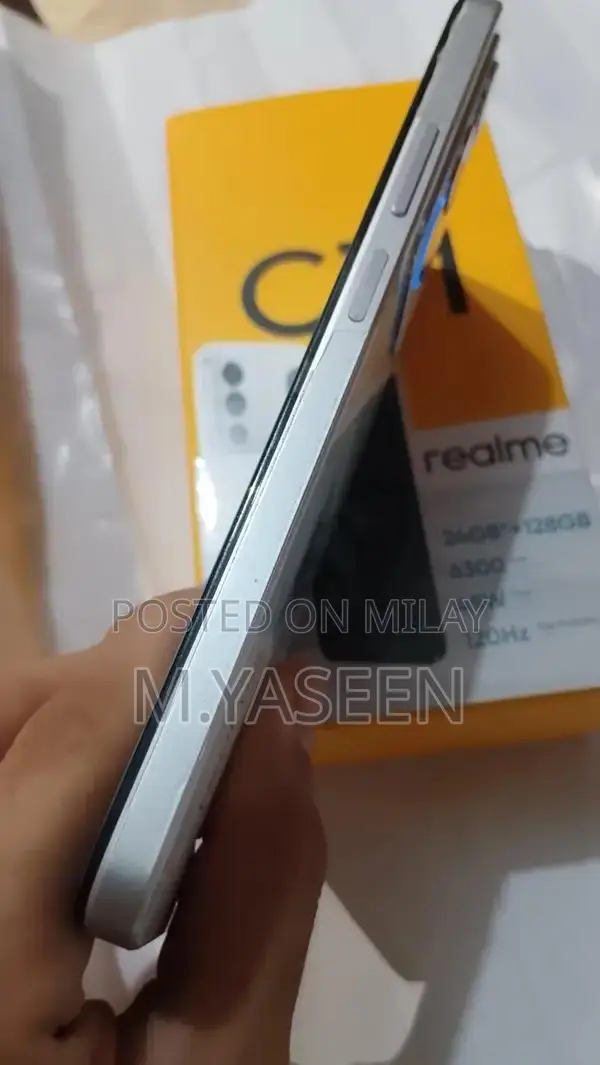 Slim Smartphone with High Refresh Rate and Advanced Camera System