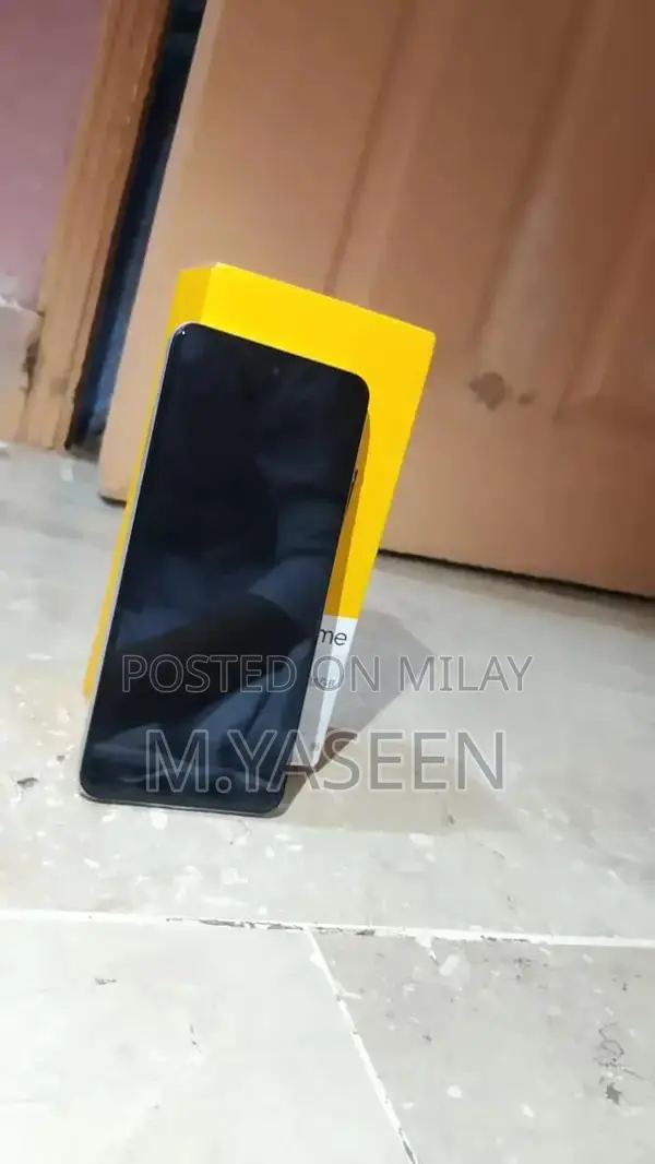 Slim Smartphone with High Refresh Rate and Advanced Camera System