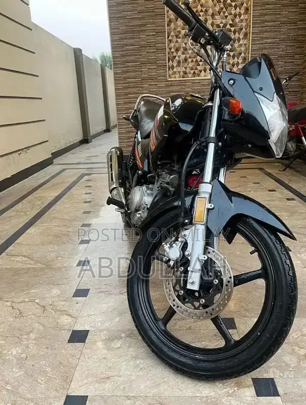 High-Performance Motorcycle with Advanced Engine Configuration