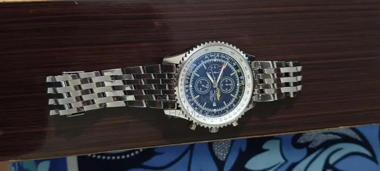 Breitling Chronograph Luxury Watch - Precision Timepiece for Discernin