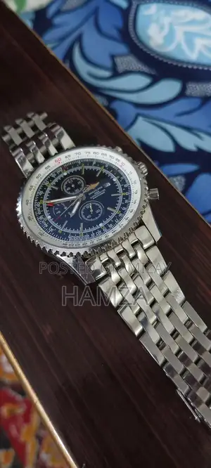 Breitling Chronograph Luxury Watch - Precision Timepiece for Discernin