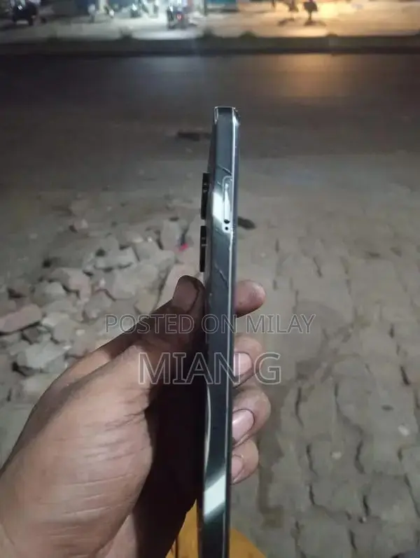 Mobile Phone with Advanced Features and Compact Design