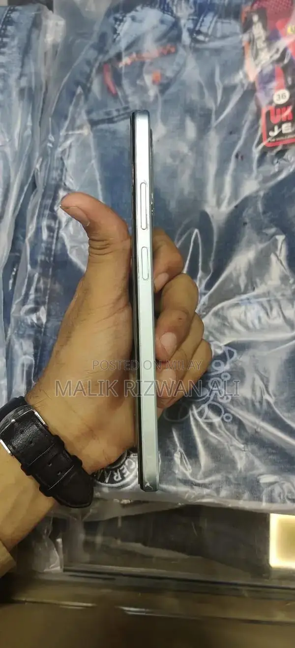 Oppo Smartphone 4GB RAM 64GB Storage Compact Design