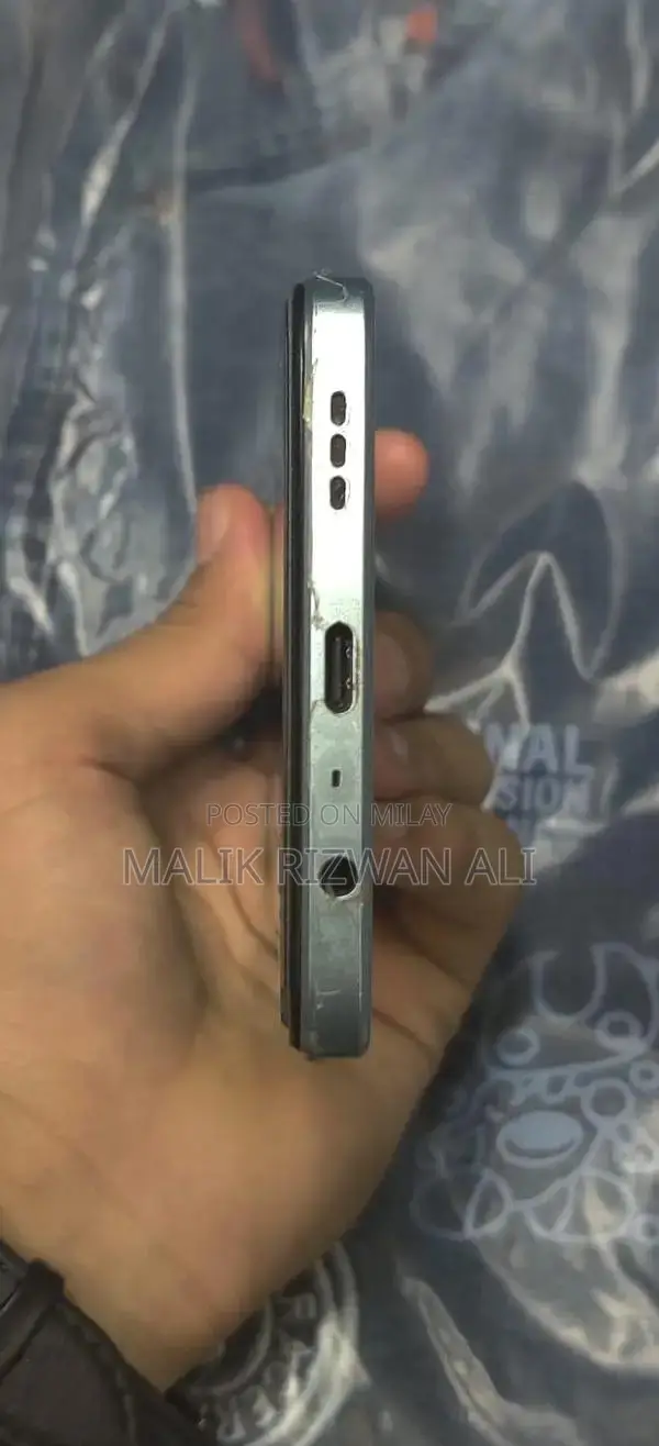 Oppo Smartphone 4GB RAM 64GB Storage Compact Design