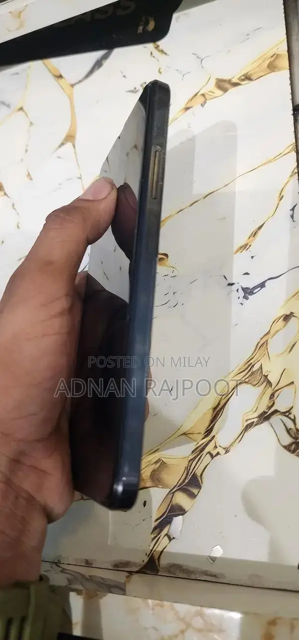 Premium Smartphone 6GB RAM 128GB Storage Pristine Condition