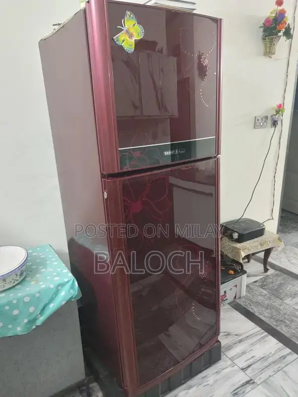 Orient Full Size Refrigerator - Like New Condition