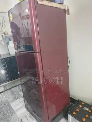 Orient Full Size Refrigerator - Like New Condition