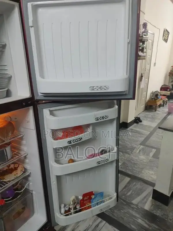 Orient Full Size Refrigerator - Like New Condition