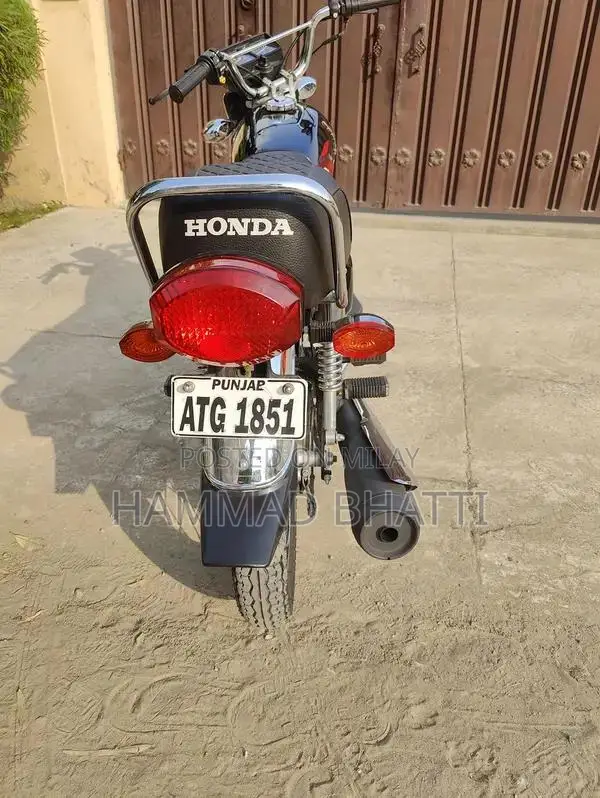 Honda 125cc Motorcycle - Original Condition, First Owner