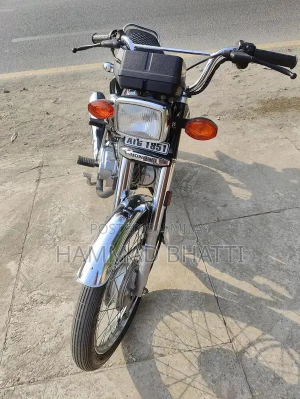Honda 125cc Motorcycle - Original Condition, First Owner