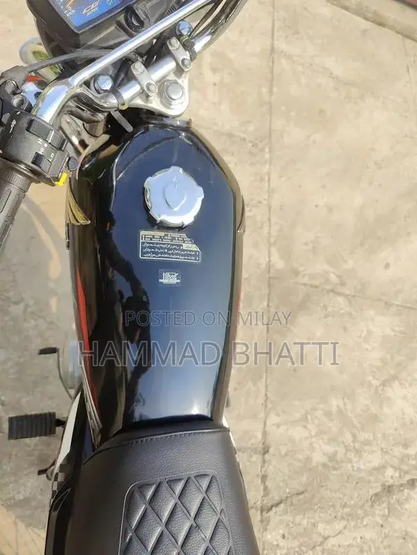 Honda 125cc Motorcycle - Original Condition, First Owner