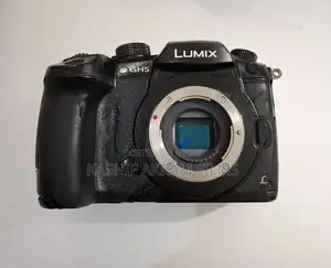 Photo - Panasonic Lumix GH5 Mirrorless Camera with 12-60mm and 45mm Lenses