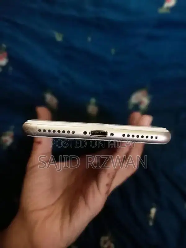 256GB Apple Smartphone with Excellent Battery and Fingerprint